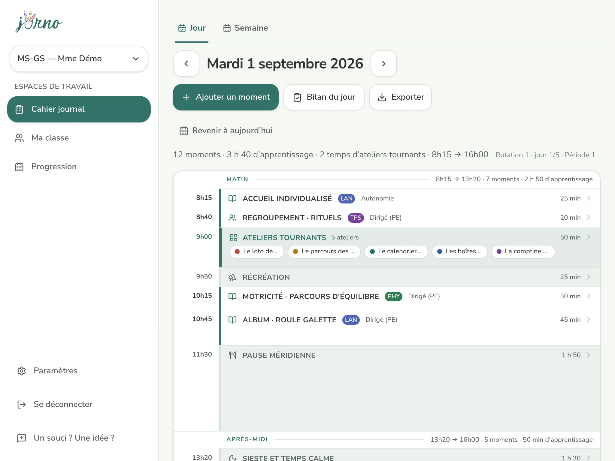 Jurno, vue « Cahier journal » de la classe de démo : la journée du mardi 1er septembre, ses moments, ses ateliers tournants et le bouton Bilan du jour